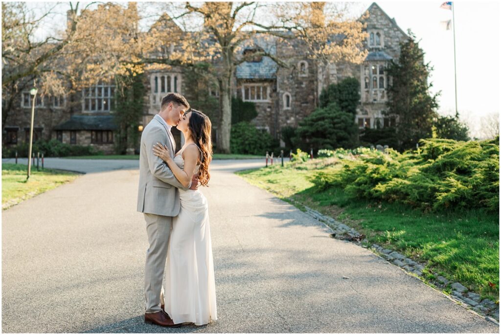 couple kissing in front of the Skylands Manor, Ringwood NJ